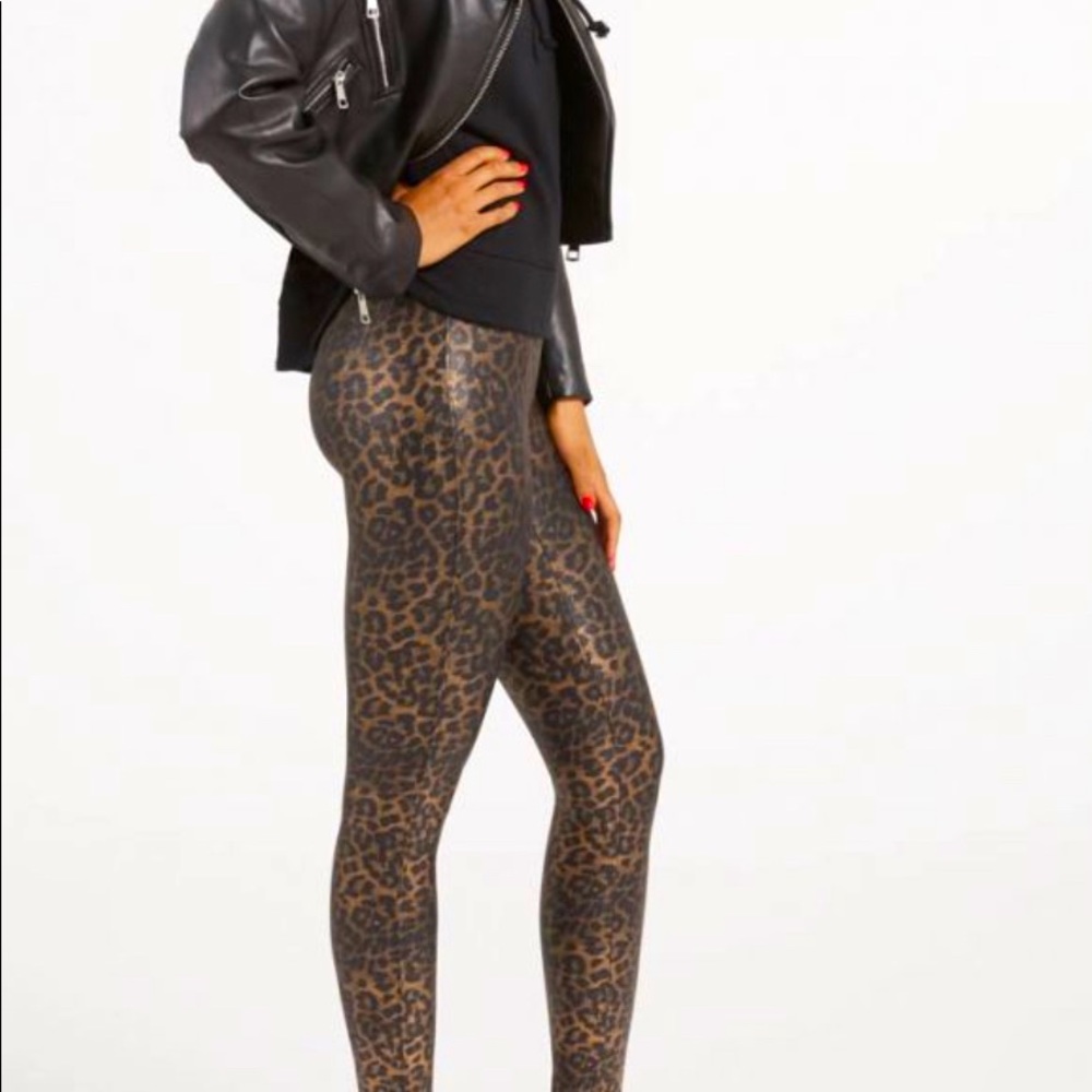 Spanx women’s faux leopard leggings.
